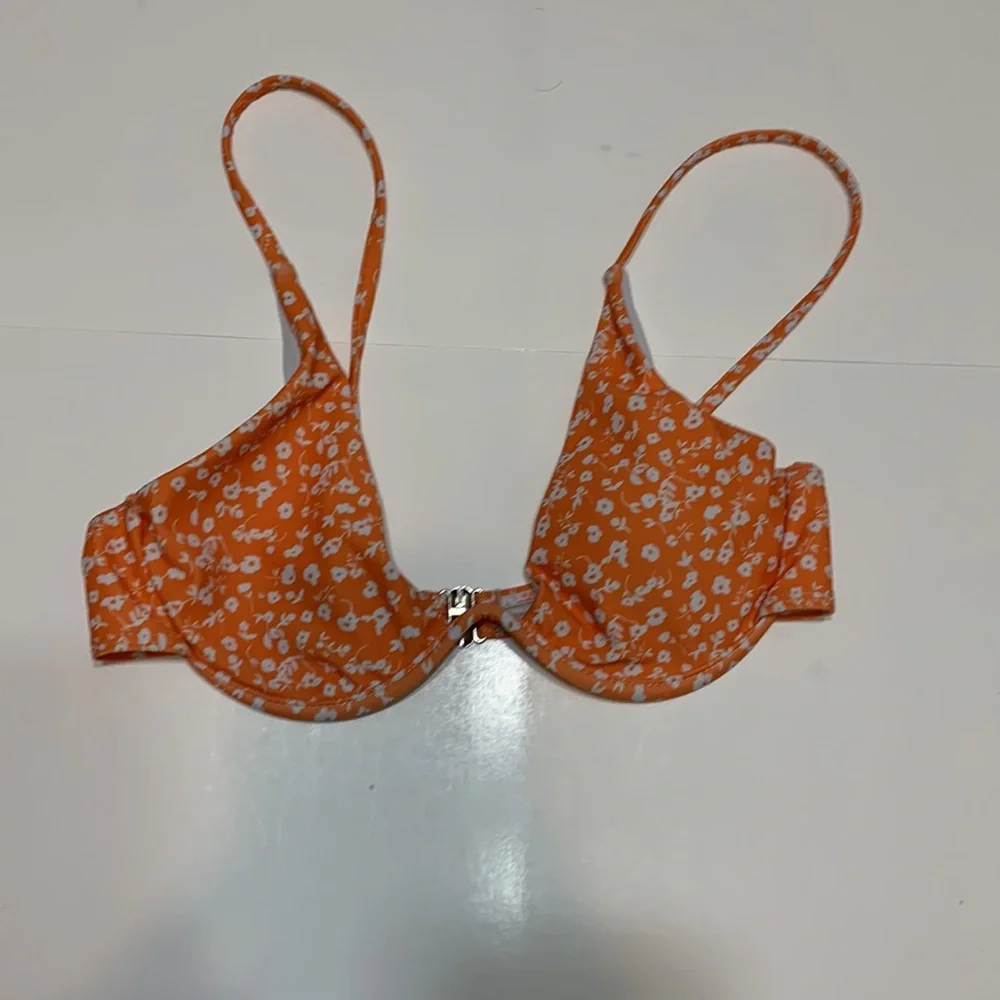 Swimsuit - Picture 3 of 6